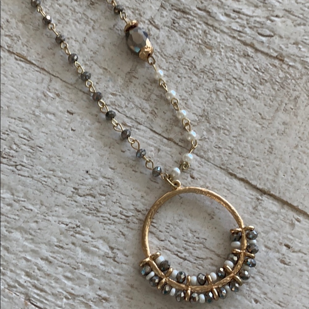 NWOT White & Grey Beaded Necklace